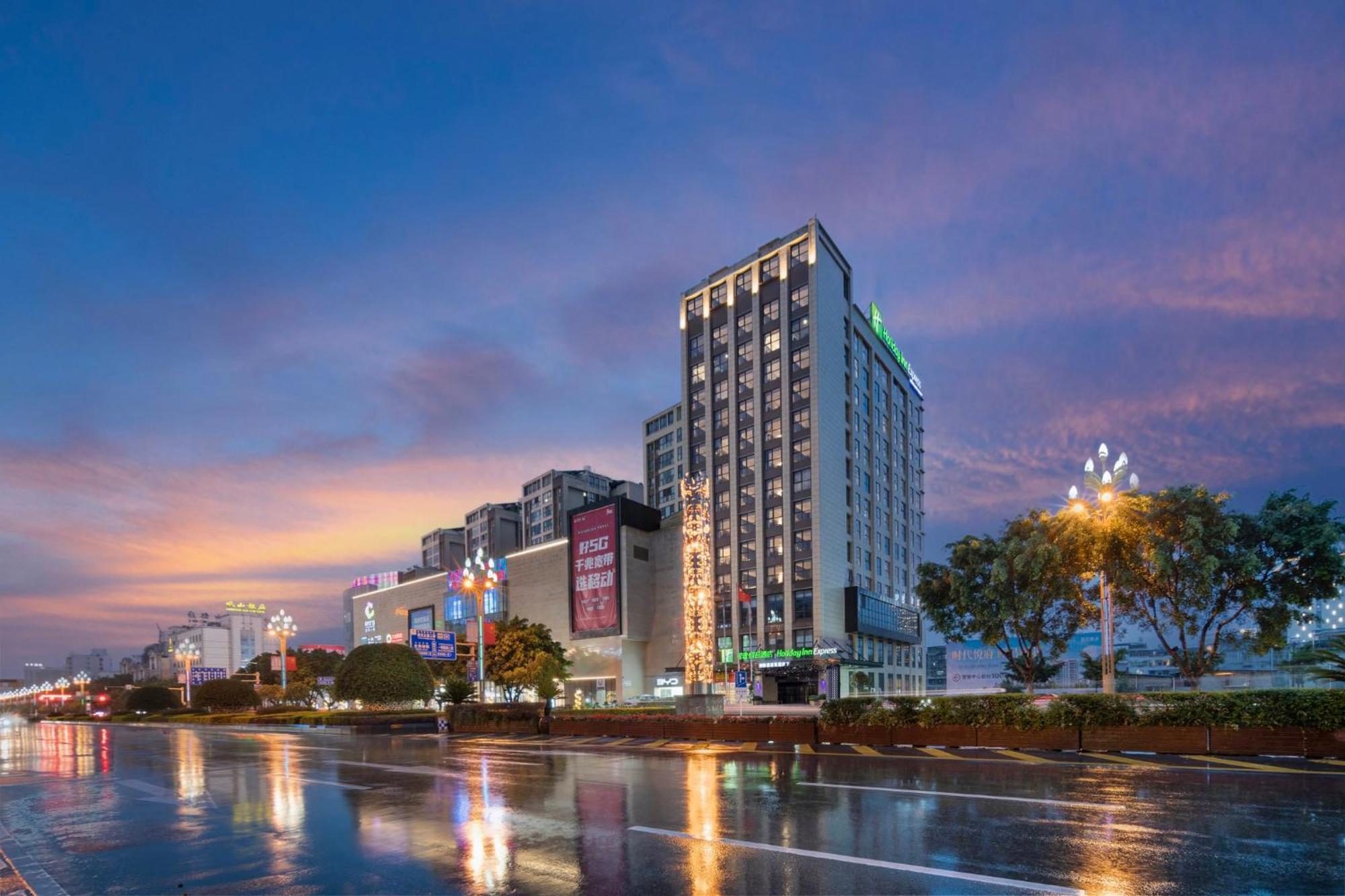 Holiday Inn Express - Xichang City Center By Ihg Buitenkant foto